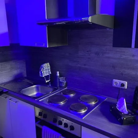 Home- Alt-winzerla Apartman
